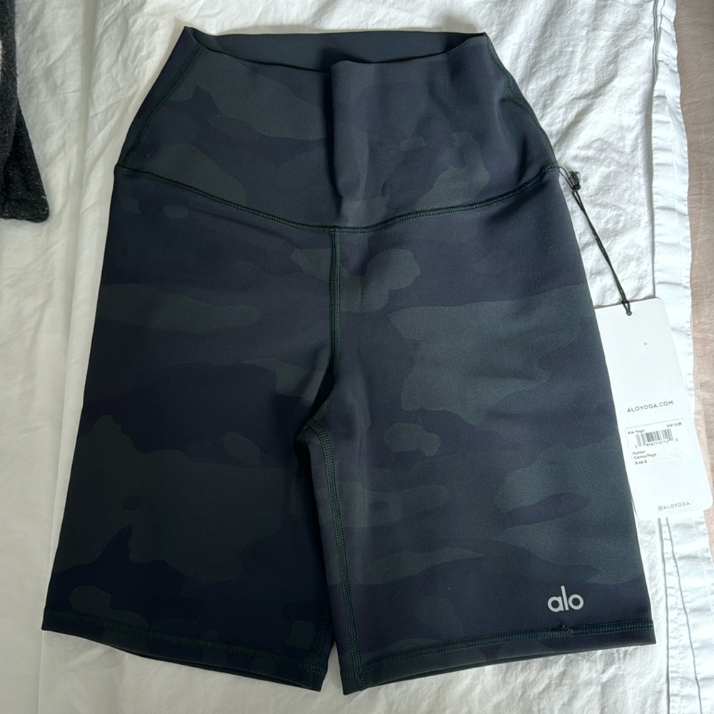 NWT Alo Yoga High Waist Vapor Shorts - Hunter Camouflage - Small
